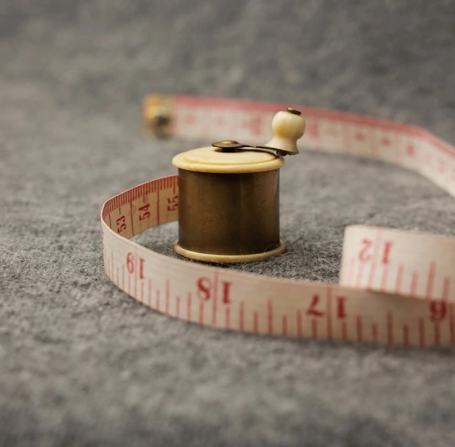 A measurement dashboard comparing incremental sales, uplift, and attribution performance across retail campaigns.